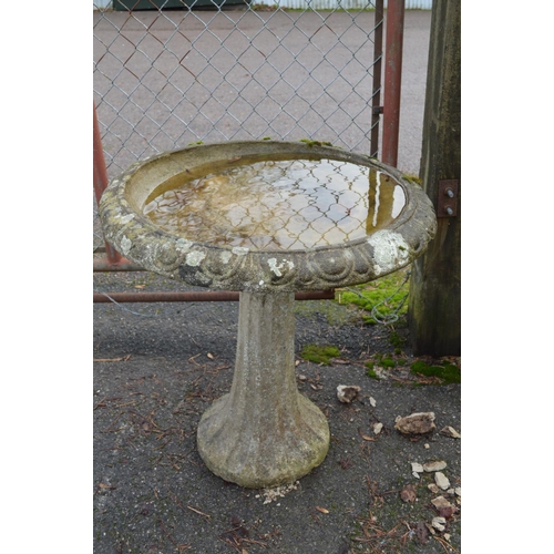 42 - 20th century concrete bird bath with circular top - 26