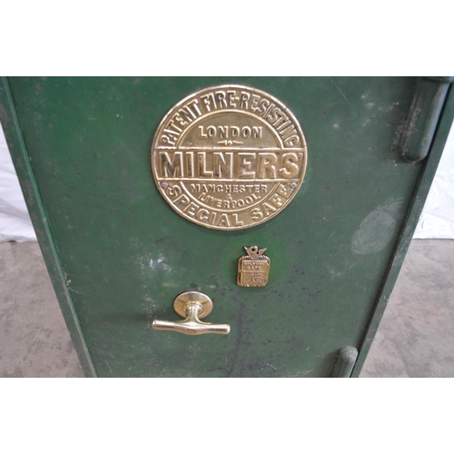 45 - Milners green painted safe - 19