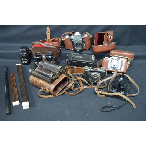 59 - Quantity of cameras to include: Kodak No. A120, Kodak Retina, Parktica VF and an AGFA together with ... 