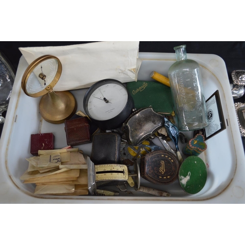 79 - Tray of sundry items to include: cinnabar box, three silverplated labels and glass water barometer e... 