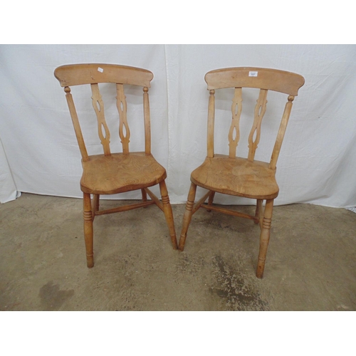 537 - Pair of elm seated country chairs with splat backs and standing on turned stretchered legs