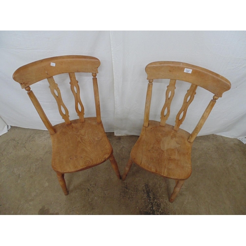 537 - Pair of elm seated country chairs with splat backs and standing on turned stretchered legs