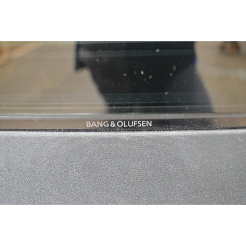 10 - Bang & Olufsen Beovision MS4000 television on stand (sold as seen, untried and untested)