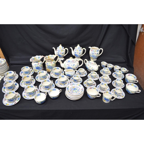 12 - Large collection of Mason's Regency pattern tea and dinnerware to comprise: approx 250 pieces includ... 