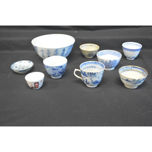 32 - Group of six Oriental tea bowls together with a single dish - 3