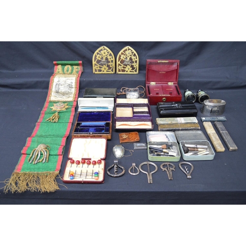 65 - Quantity of sundry items to include: jewellery box, razors, binoculars and corkscrews etc