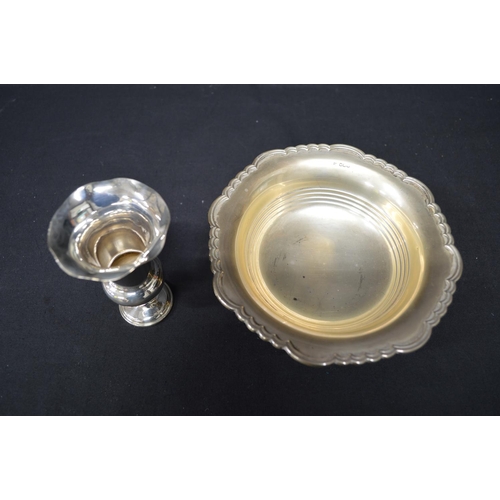 93 - Walker & Hall silver bon bon dish on circular base, hallmarked for Sheffield (5.2ozt) together with ... 