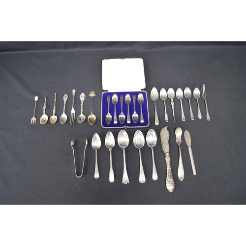 96 - Collection of silver flatware to comprise: spoons, knives and forks (14.5ozt gross)