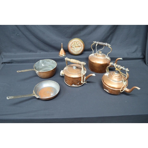 209 - Group of copper ware to comprise: three kettles, saucepan, frying pan, funnel and mould