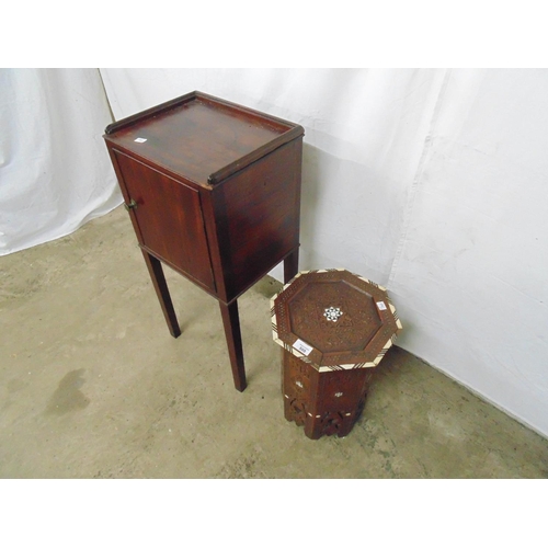 500 - Octagonal inlaid carved hardwood occasional table (inlay missing from edges) - 10.75