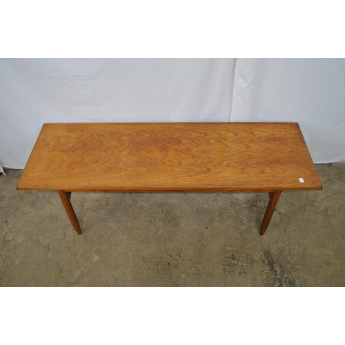 456 - Mid century teak coffee table the rectangular top supported by round tapering legs - 121cm x 40cm x ... 