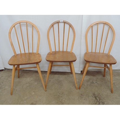 512 - Three Ercol Windsor hoop kitchen/dining chairs with stick backs and tapering stretchered legs - 40cm... 