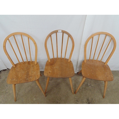 512 - Three Ercol Windsor hoop kitchen/dining chairs with stick backs and tapering stretchered legs - 40cm... 