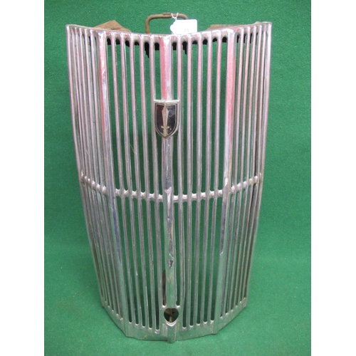 35 - Vertical chromed radiator grill with starting handle hole and badge - 26