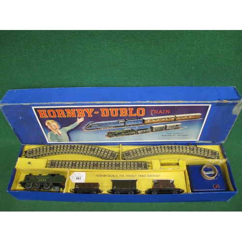 681 - 1938-1941 HD 3 Rail EDG7 SR Goods Train Set containing: N2 0-6-2T No. 2594 in Southern olive green, ... 