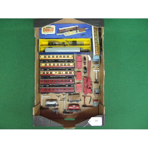 684 - Box of loose HD rolling stock and accessories to include: six coaches (including Restaurant car), th... 