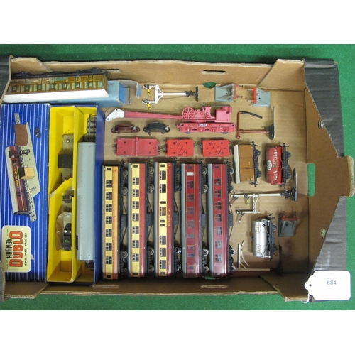 684 - Box of loose HD rolling stock and accessories to include: six coaches (including Restaurant car), th... 