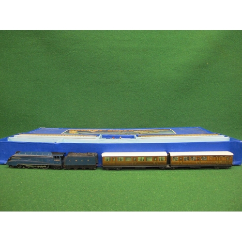 690 - 1938-1941 HD 3 Rail EDP1 Passenger Train Set containing: A4 4-6-2 locomotive and tender No. 4498 Sir... 