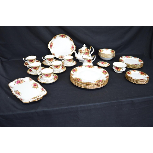 140 - Royal Albert Old Country Roses six plate setting tea and dinner service to comprise: six tea cups, s... 