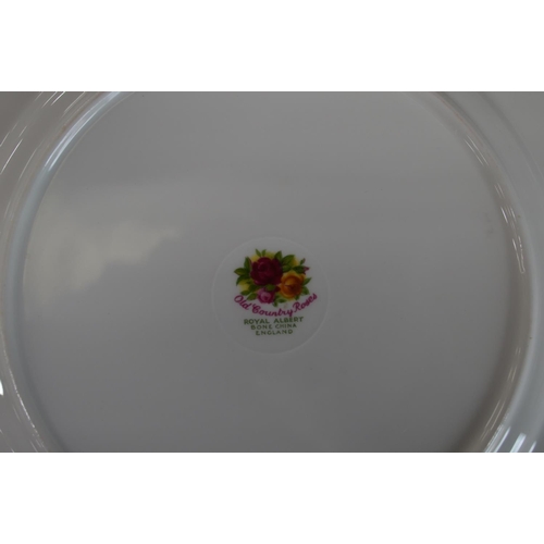 140 - Royal Albert Old Country Roses six plate setting tea and dinner service to comprise: six tea cups, s... 