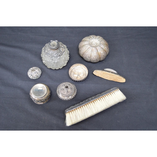 152 - Group of silver and white metal items to include: scent bottles, clothes brush, nail buffer, lidded ... 
