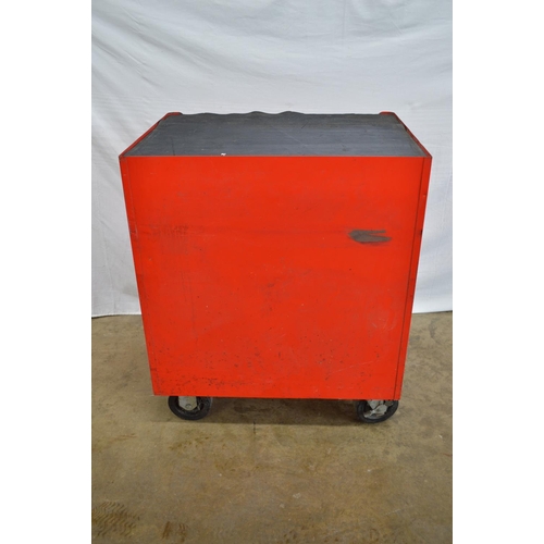 18 - Snap-On four drawer tool cabinet on wheels - 68cm x 50cm x 80cm tall