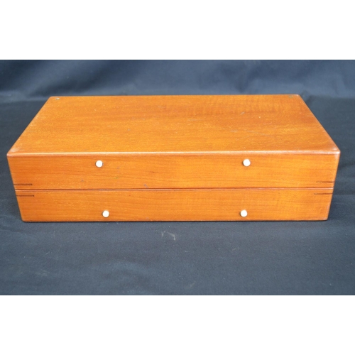 228 - 19th/20th century Jaques & Sons Ltd In Statu Quo mahogany cased bone travelling chess set complete w... 