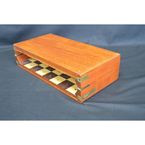 228 - 19th/20th century Jaques & Sons Ltd In Statu Quo mahogany cased bone travelling chess set complete w... 