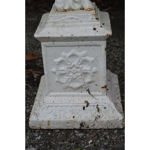 24 - Pair of painted iron urns having gadrooned bowls supported by cherubs, standing on square bases - 31... 