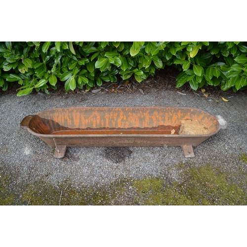 31 - Iron trough with rounded ends and end carrying handles - 140cm x 34cm x 18cm tall