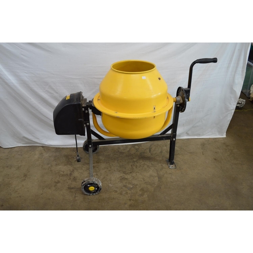 39 - 63L electric concrete mixer (sold as seen)