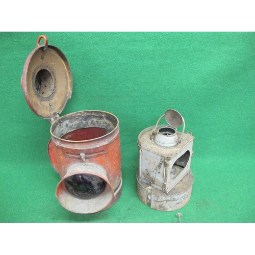 118 - Large red Southern Region level crossing gate oil lamp with front and rear red lenses,  interior fue... 