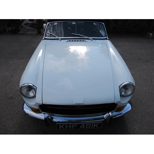 210 - 1971 MG B Coupe/Convertible.  Registration No. KHF 461K.  Chassis No. GHN5248740G.  Engine No. 18GGW... 