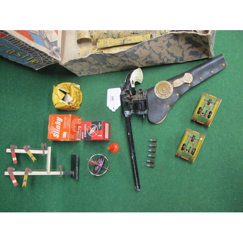 287 - Mixed lot to comprise: Plastic clip together Crusaders Castle from Kleeware, Merit Gyroscope and Sli... 