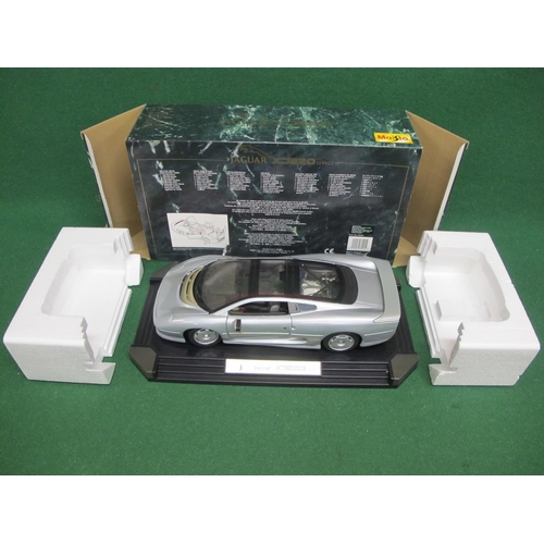 312 - Boxed Maisto 1:12 scale model of a Jaguar XJ220 (1992) with display plinth, internal and external de... 