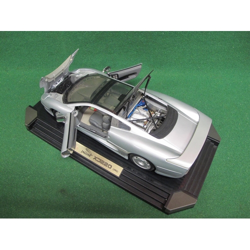 312 - Boxed Maisto 1:12 scale model of a Jaguar XJ220 (1992) with display plinth, internal and external de... 