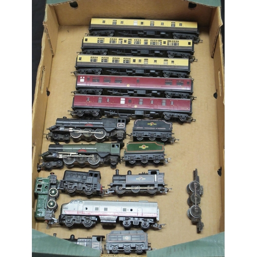 345 - Three boxes and a suitcase of mostly Triang OO scale items to include: two 4-6-2 Princess tender loc... 