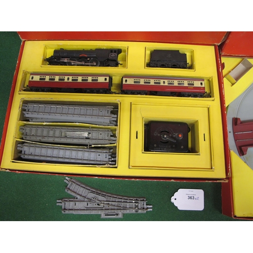 363 - Triang OO scale train set R1X Passenger Train and R408 turntable, both boxed