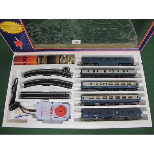 369 - A possibly never played with 1982 Lima Train Set containing Class 52 diesel locomotive D1071 Western... 