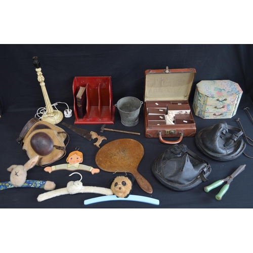 194 - Collection of sundry items to include: two leather horse shoe lawn boots, coat hangers, hand mirror ... 