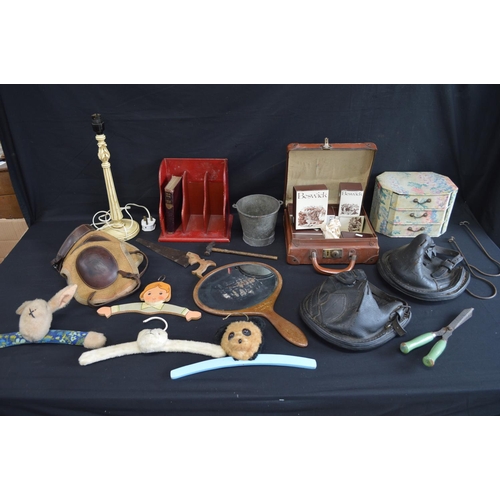 194 - Collection of sundry items to include: two leather horse shoe lawn boots, coat hangers, hand mirror ... 