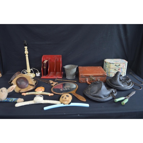 194 - Collection of sundry items to include: two leather horse shoe lawn boots, coat hangers, hand mirror ... 