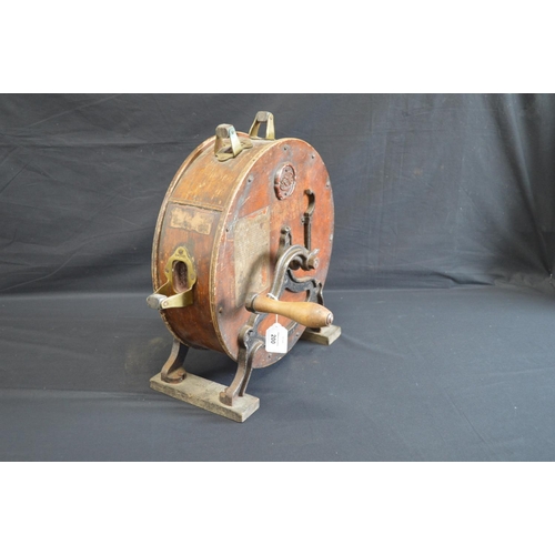 200 - Spong table top knife sharpener on iron frame - 43cm wide