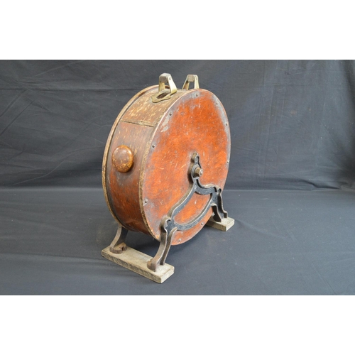 200 - Spong table top knife sharpener on iron frame - 43cm wide