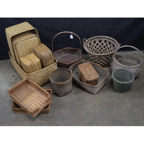 214 - Collection of various wicker baskets