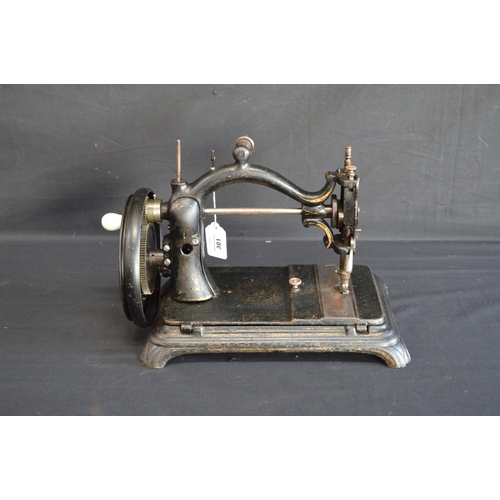 301 - 19th century Elsa, Baach & Klie hand operated sewing machine Serial No. 77321 - 37cm wide