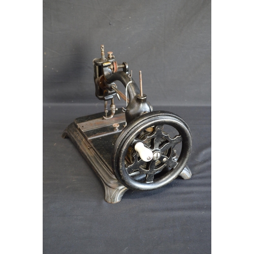 301 - 19th century Elsa, Baach & Klie hand operated sewing machine Serial No. 77321 - 37cm wide