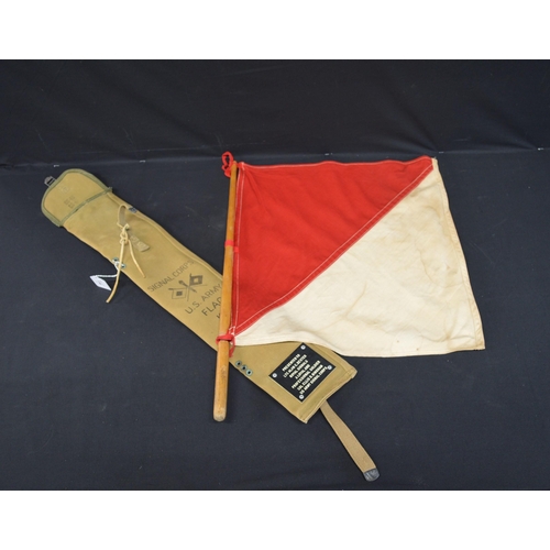 116 - US Army flag kit bag with presentation plaque for LTC Alan C Dexter, containing single red/white fla... 