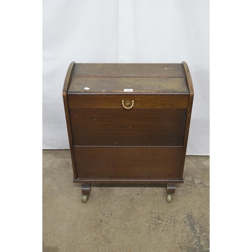 288 - Mid century drinks cabinet/trolley having a lift up lid with fall front opening to single shelf, sta... 