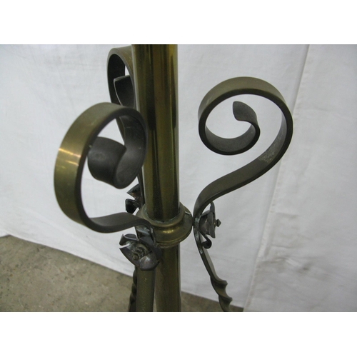 307 - Brass telescopic oil lamp standard, standing on a scrolled tripod base - 49cm x 49cm x 144cm tall